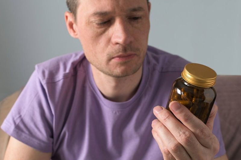 Sokan gond nélkül szedik, mégis veszélyes lehet ez a 3 étrend-kiegészítő – egy neurológus figyelmeztet a rejtett kockázatokra