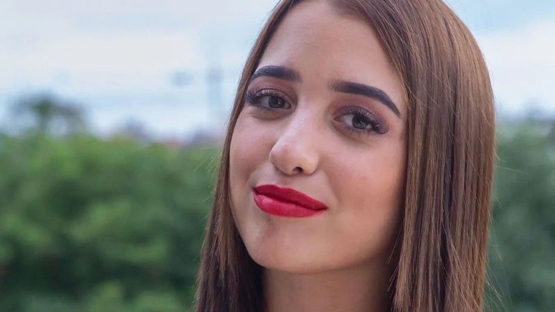 Egy fiatal ismert lány küzdelme a túlterheltséggel, így hat a mindennapjaira