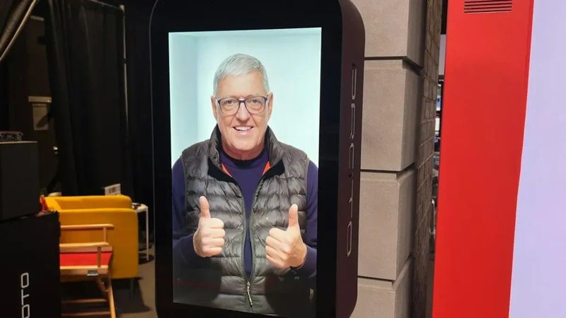 A gyásznép döbbenten nézte, ahogy a férfi feltűnik a saját temetésén