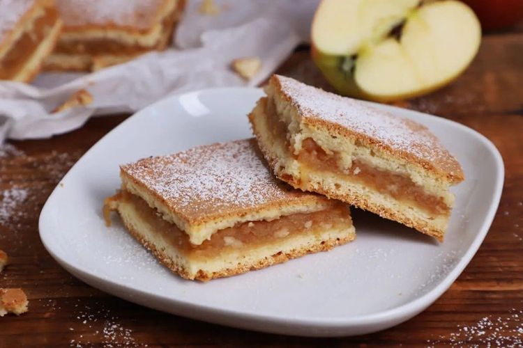 Így készül a nagyi titkos almás pitéje – videós útmutatóval