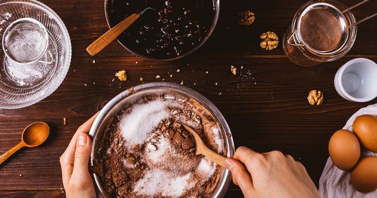 Karácsonyi varázslat: 30 perc alatt elkészíthető csokis kekszcsoda sütés nélkül!