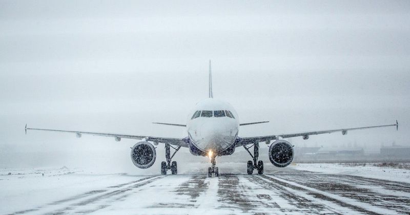 Hóvihar káosz: Európa repülőterei megbénultak, Budapesten is áll a forgalom!