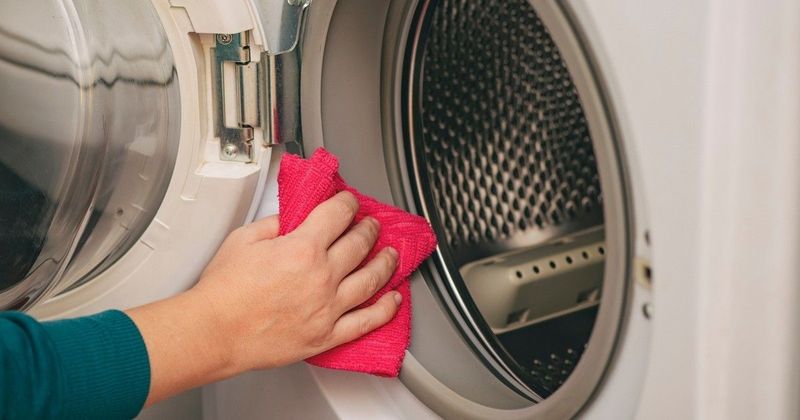 Sokak mosógépe kellemetlen szagokat áraszt: egy apró rész figyelmen kívül hagyása miatt elmaradhat a friss ruhák élménye