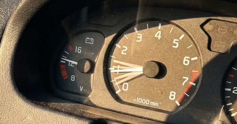 Fordulatszám-ingadozás akkumulátorcsere után? Így kerüld el a szervizt!