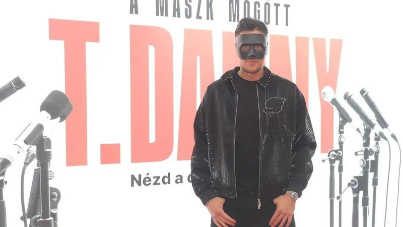 Az ismert rapper borospoharas képe új hullámokat vet, rajongók aggódnak