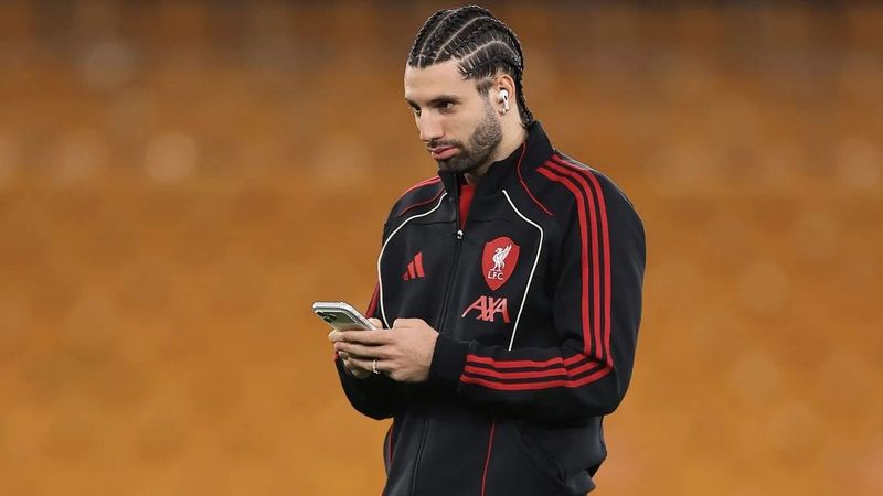 Szoboszlai Dominik titka: ennyi időt tölt a telefonján naponta!