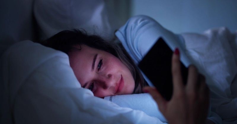 Mobil a párnád mellett? Felfedjük, amit minden éjszakai telefonhasználónak tudnia kell!