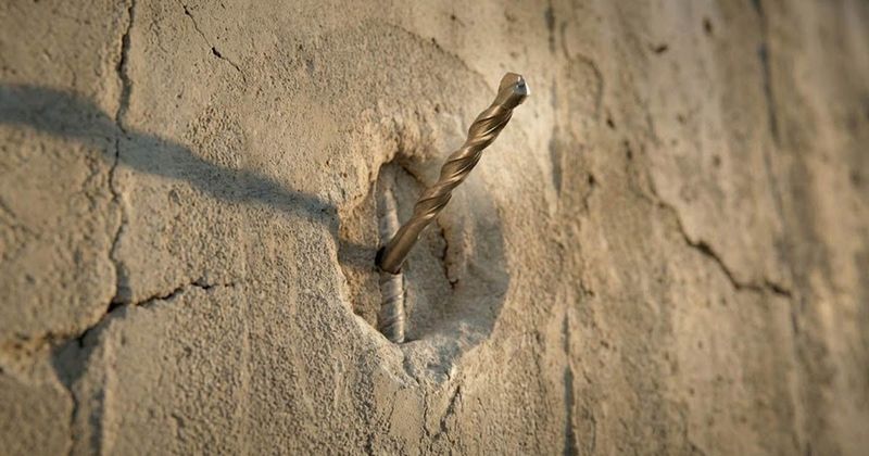 Fúrási rémálom: Betonvasba ütköztem! Hogyan tovább?